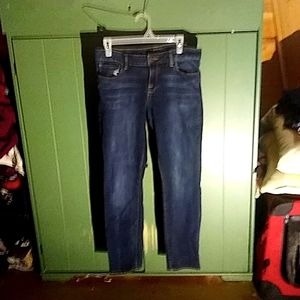 Lucky brand skinny jeans in dark rinse.
